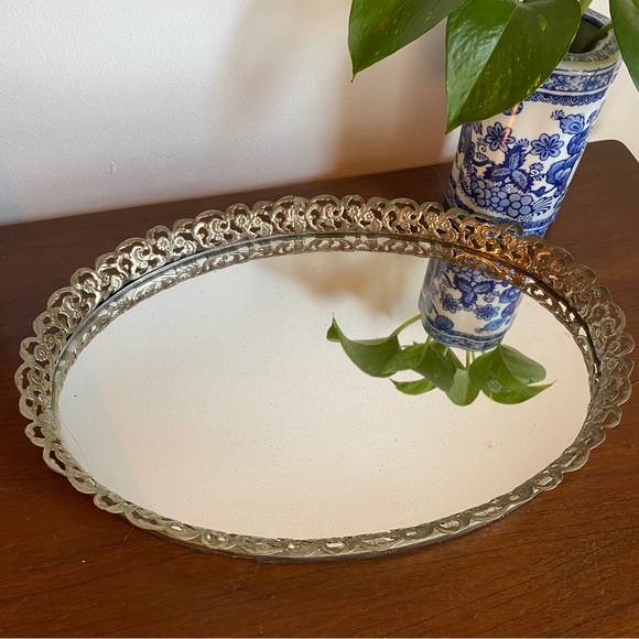 Vintage Accents Vintage Hollywood Regency Oval Vanity Dresser